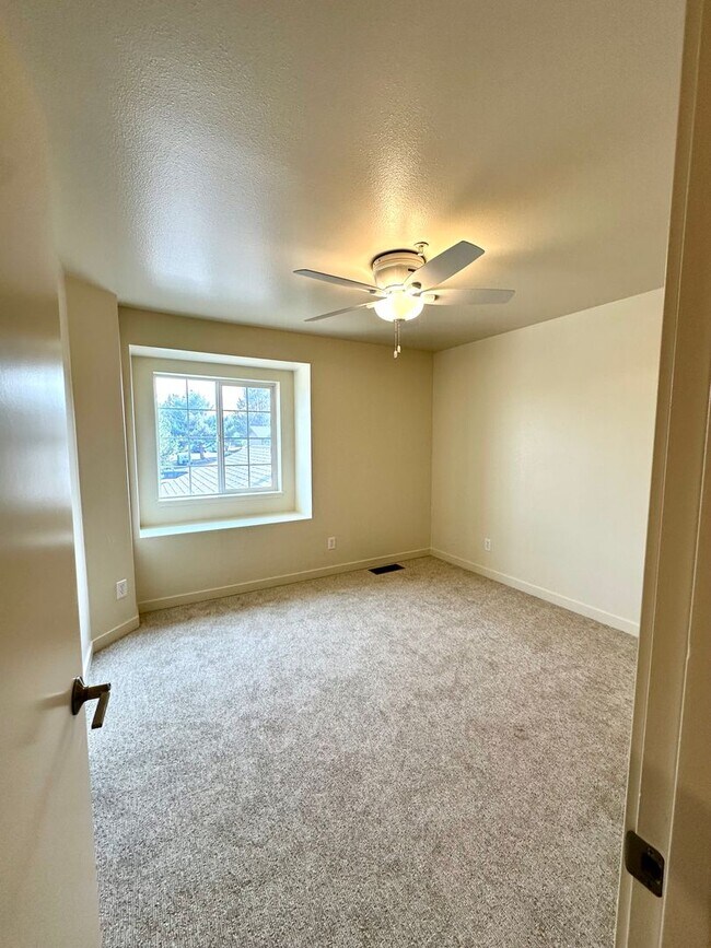 Building Photo - 1980 NE Zachary Ct