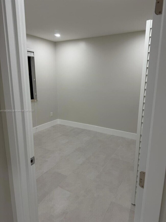 Building Photo - 9716 Hammocks Blvd