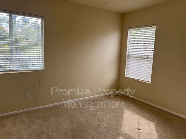 Building Photo - 2305 Bliss Cir