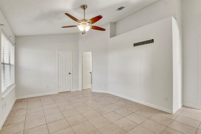 Building Photo - 17516 Klamath Falls Dr