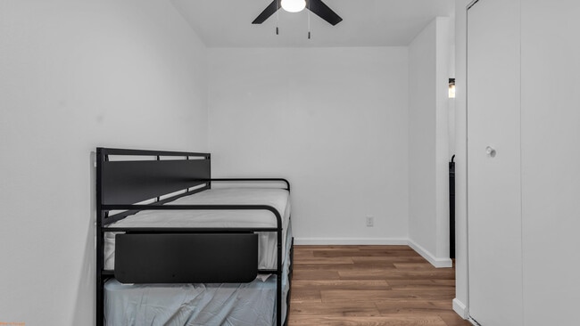 Building Photo - 5300 E Waverly Dr