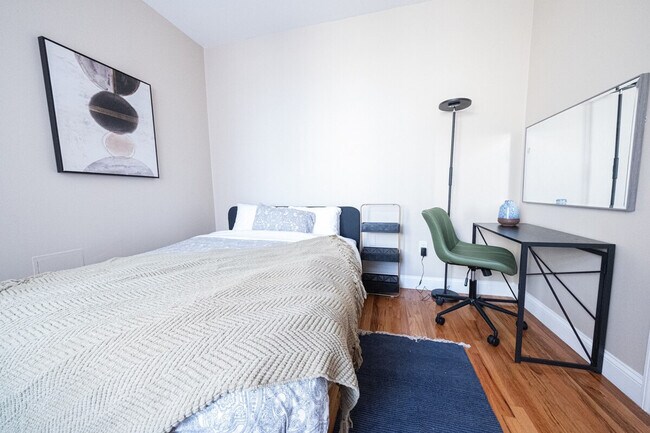 Building Photo - 245 W 113th St