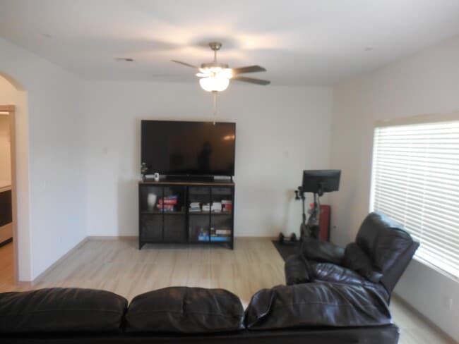 Building Photo - 12880 Haxby St