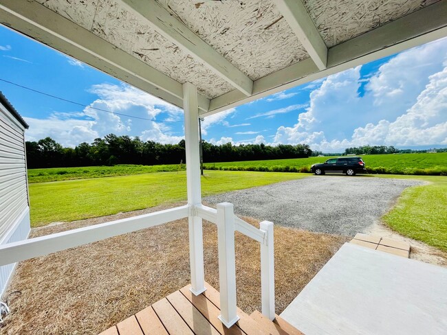 Building Photo - Move in ready!! Privacy and views galore w...