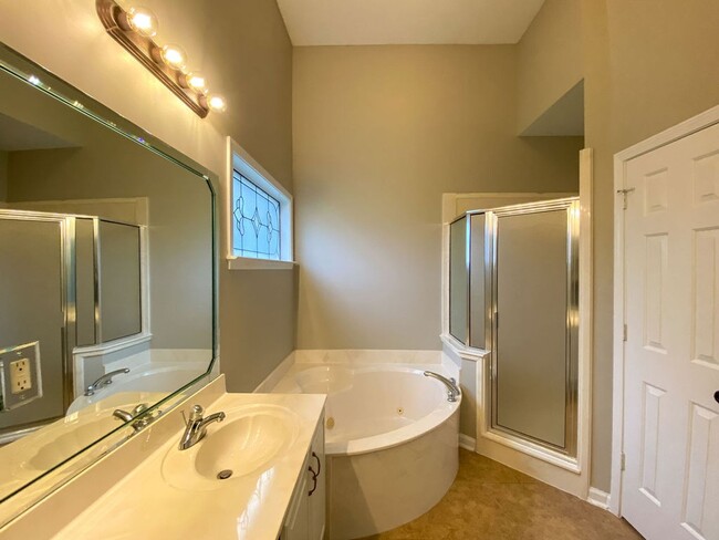 Building Photo - 5 Bedrooms with Bonus, 4 Bath Near Riverda...