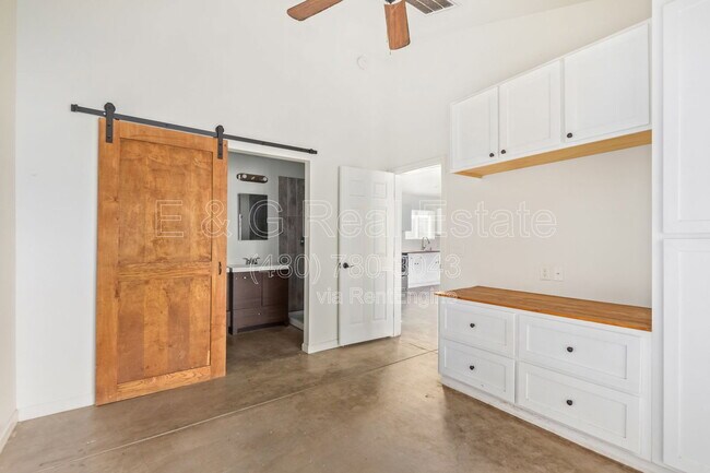 Building Photo - 505 N 16th Ave