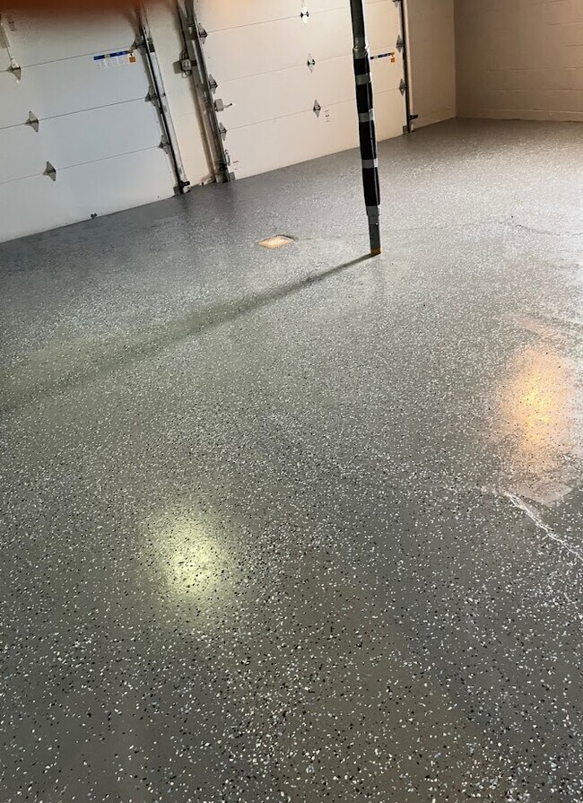 Building Photo - 101 Meadow St