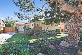 Building Photo - 11856 Beatrice St