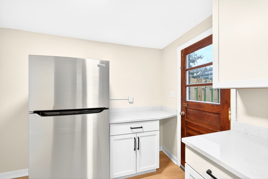 Building Photo - 627 2nd St