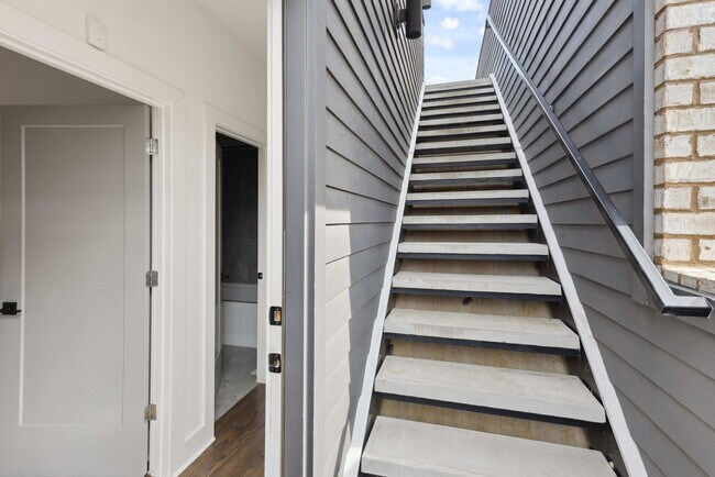 Building Photo - 3206 West End Cir