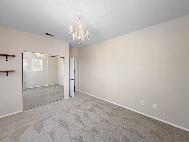 Building Photo - Beautiful 4BR + Office / 3BA Home in Prime...