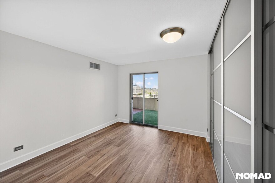 Building Photo - 700 N Washington St