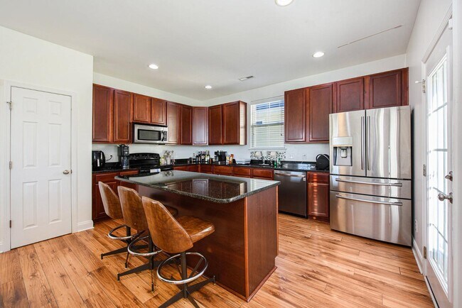 Building Photo - 520 Crossland Dr