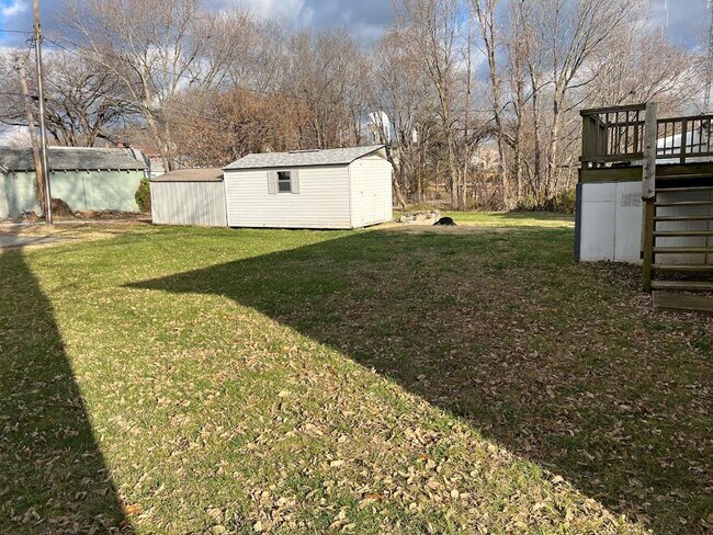 Building Photo - 219 W Market St