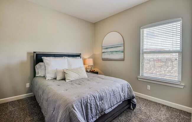 Building Photo - Furnished Eastside Beautiful 3 bed/2 baths for RENT Utilities & Wi-Fi INCLUDED