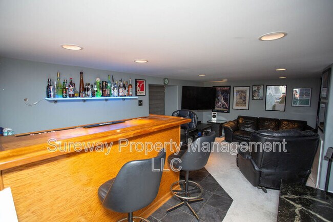 Building Photo - 417 N Warwick Rd
