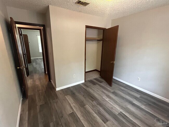 Building Photo - 1330 Lake Dr