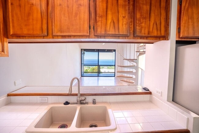 Building Photo - Unfurnished 3 bedroom 3 bath condo with oc...