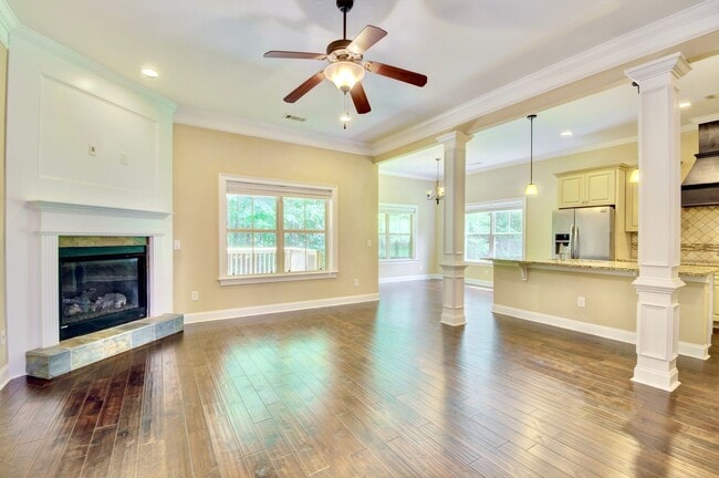 Building Photo - Spacious 4 Bed, 2.5 Bath Home in Desirable Lundy Chase