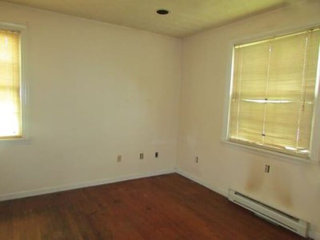 Building Photo - 2210 Shirleydale Ave