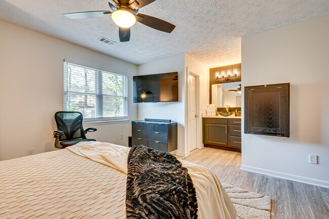 Building Photo - 2056 Sitser Ln