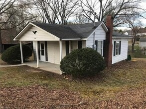 Building Photo - Cute Stoneville Bungalow