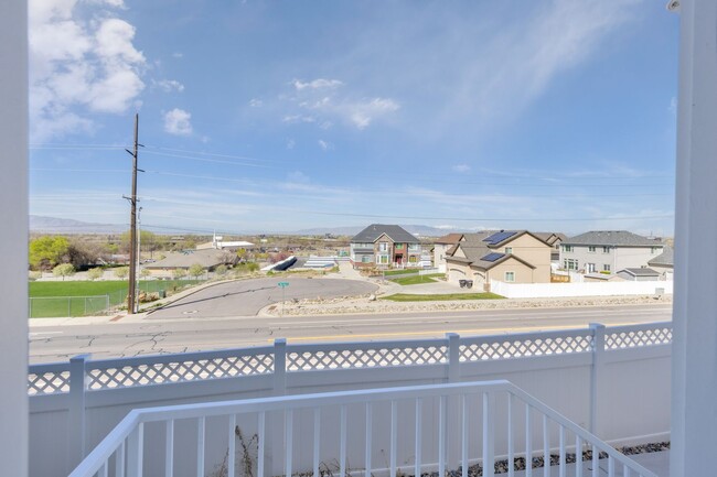 Building Photo - **Charming Home in Provo, UT 84401 – Avail...