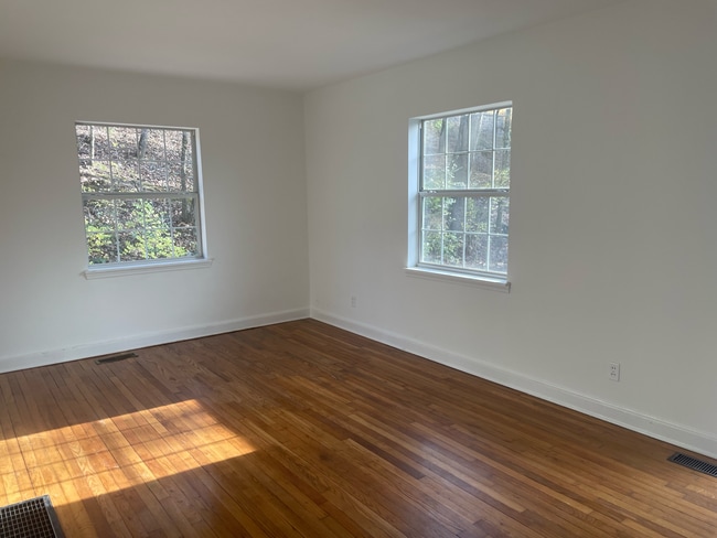 Building Photo - Sylvan