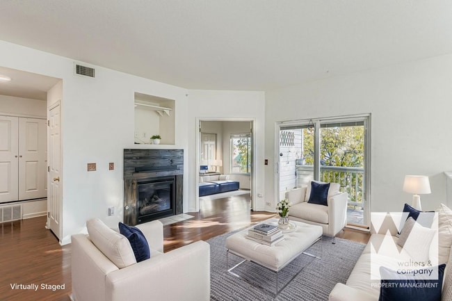 Building Photo - Light Filled Top-Floor Unit w/ Covered Parking in Gated Community