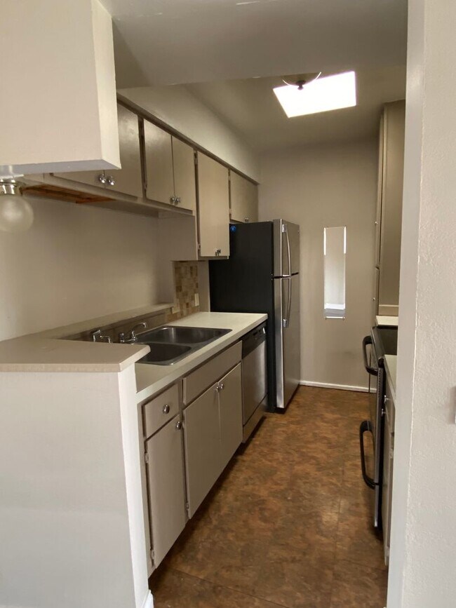 Building Photo - 6151 Denis Ln
