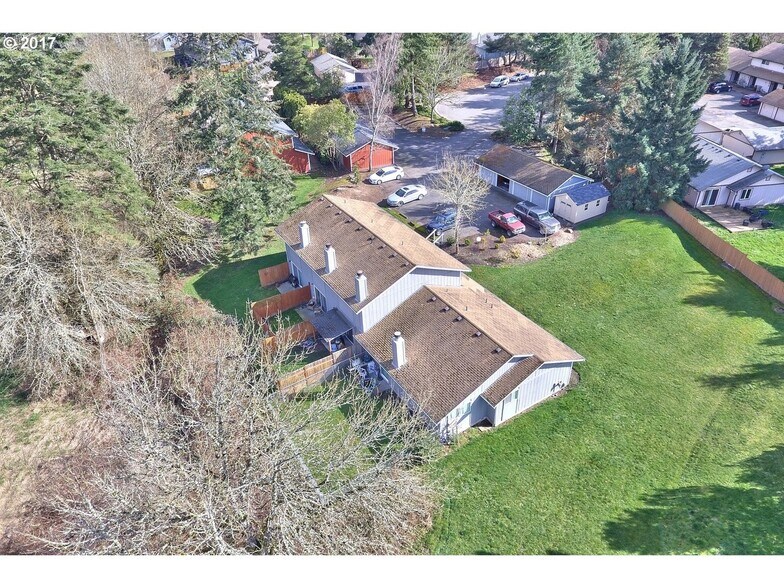 Building Photo - 3875 NW Chemult Pl