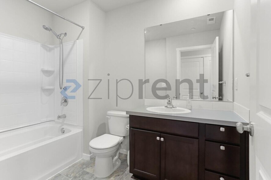 Building Photo - 11013 186th St E