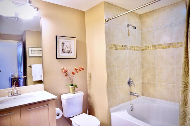 Building Photo - 511 SE 5 Ave