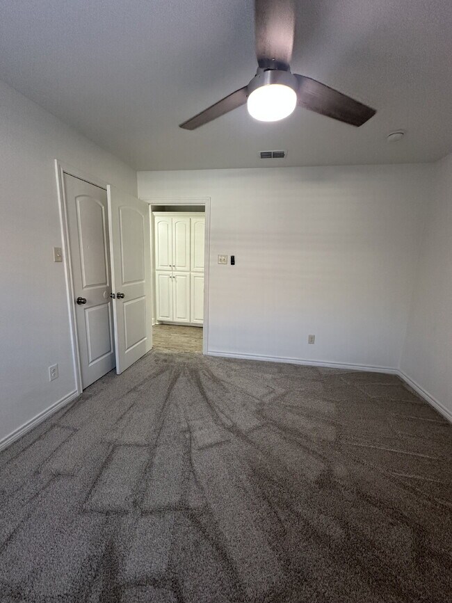 Building Photo - Beautifully Maintained Duplex - Lease Only