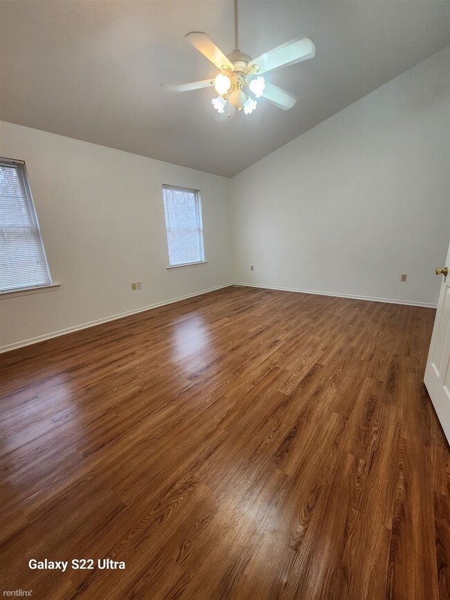 Building Photo - 3 br, 2.5 bath Townhome - 1585 Pinewind Drive