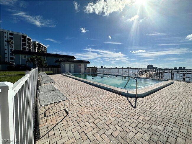 Building Photo - 3392 N Key Dr