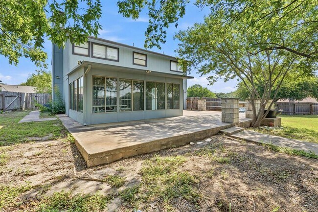 Building Photo - 2106 Lamplight Village Cir