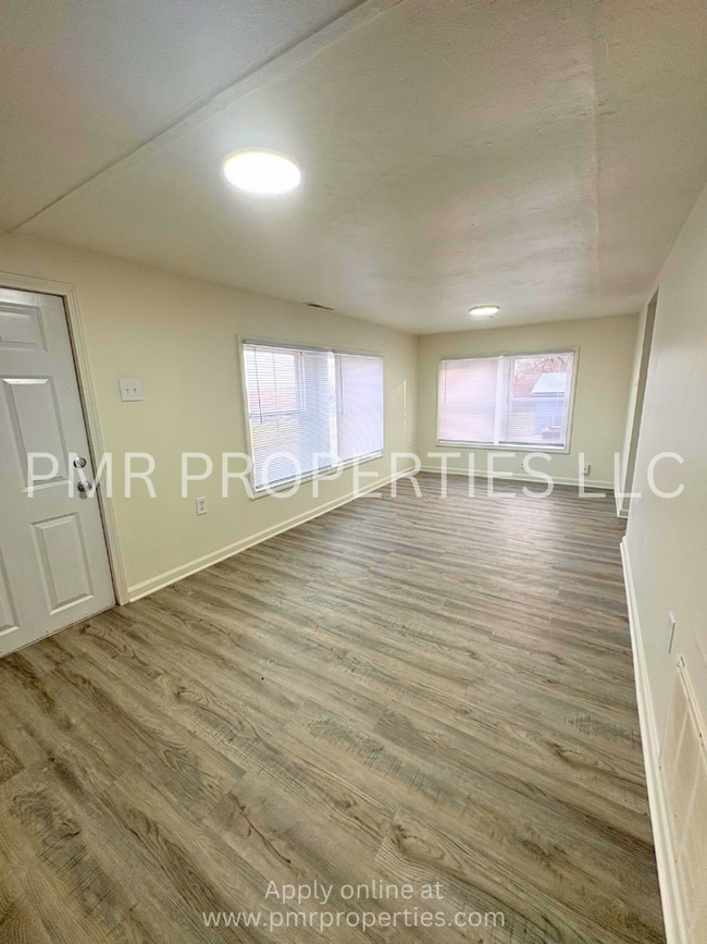 Building Photo - 2 Bedrooms / 1 Bathroom House