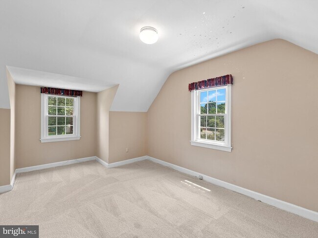 Building Photo - 404 S George Mason Dr