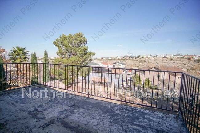 Building Photo - 7317 Luz De Lumbre Ave