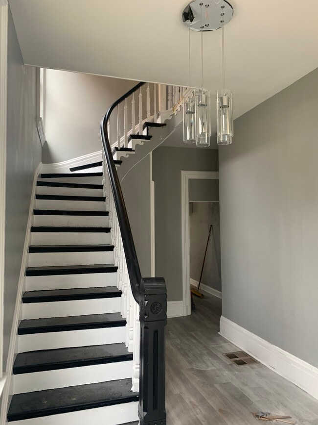 Building Photo - 1812 Kinney Ave