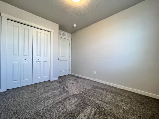Building Photo - Beautiful Home in Meridian! Solar Power and Landscaping included.
