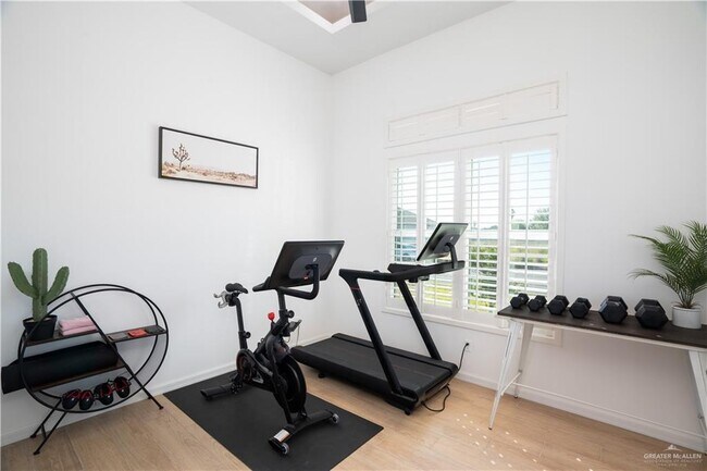 Building Photo - 30 Windsor St