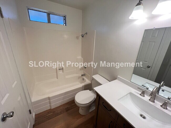 Building Photo - AVAILABLE JUNE - 1 Bedroom / 1 Bathroom Condo in Los Osos