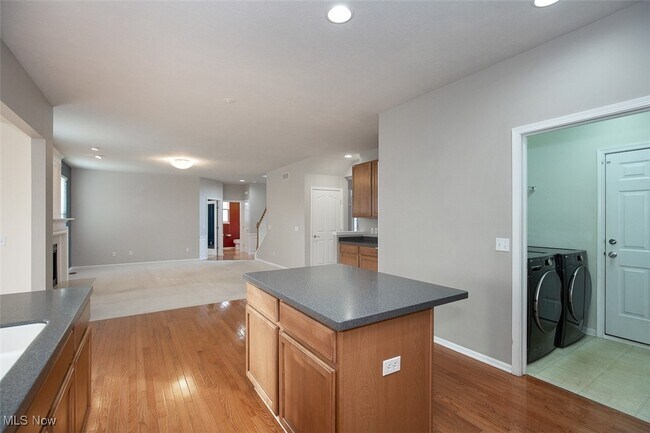 Building Photo - 2553 Seton Dr