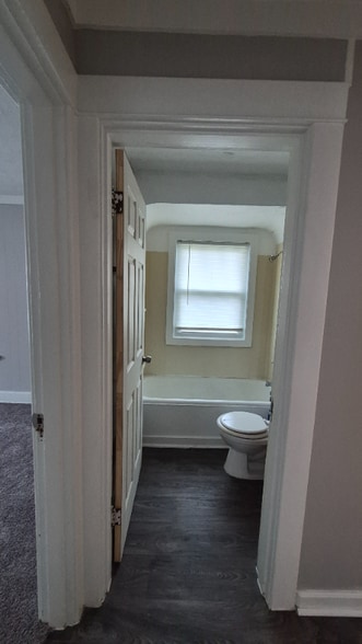 Building Photo - 2028 Revere Ave