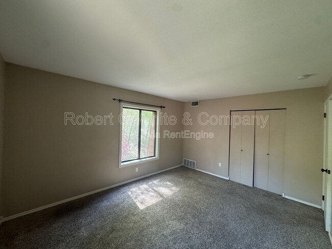 Building Photo - 95 Woodsedge Dr
