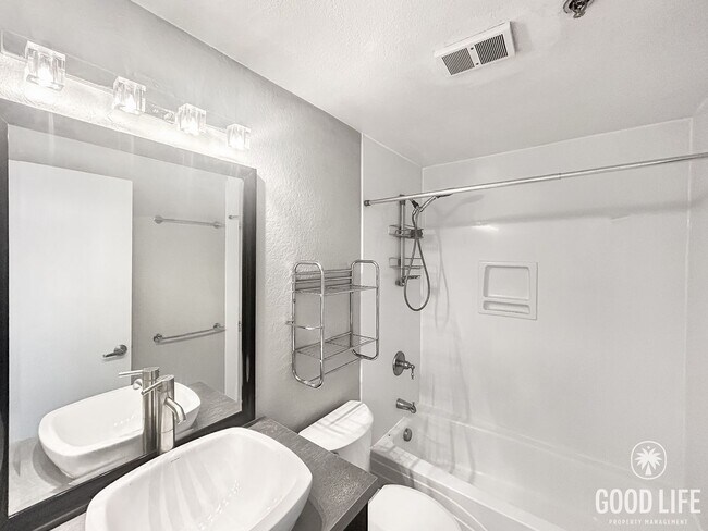 Building Photo - Beautiful Studio in North Park with Walk-I...