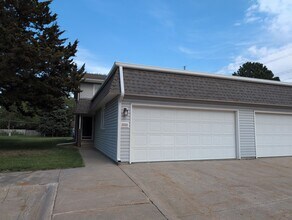 Building Photo - Fully Updated 3 Bedroom 3 Bath Townhouse with 2 Stall Attatched Garage