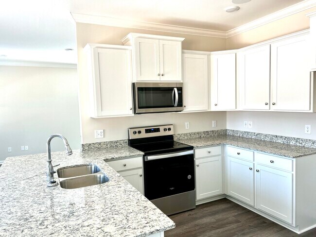 Building Photo - 704 Rill Dr